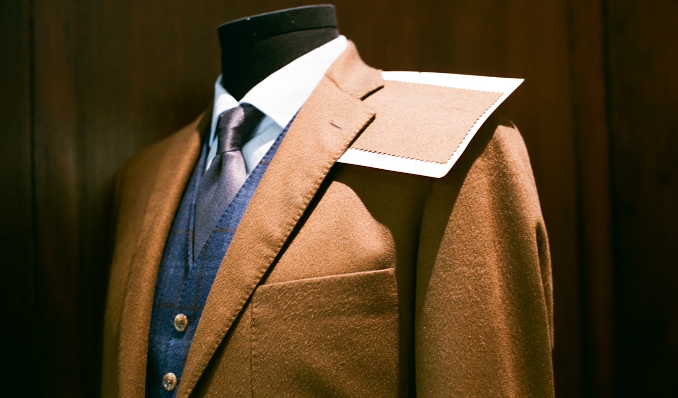 Tailored suit and fabric swatch on a mannequin - a made-to-measure build next to off-the-rack options