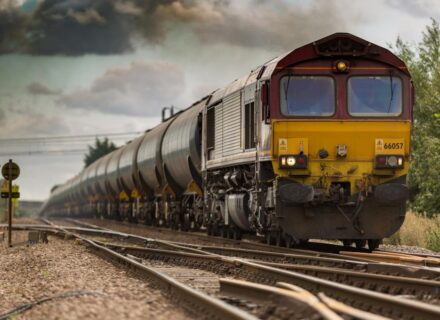 Train at a junction of diverging tracks — choosing between n8n and Make